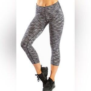 Reebook Capri Leggings Womens XS Gray Stretch Pocket Yoga Pilates Gym Pull‎ On